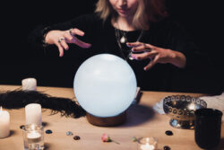 art-crystal-gazing
