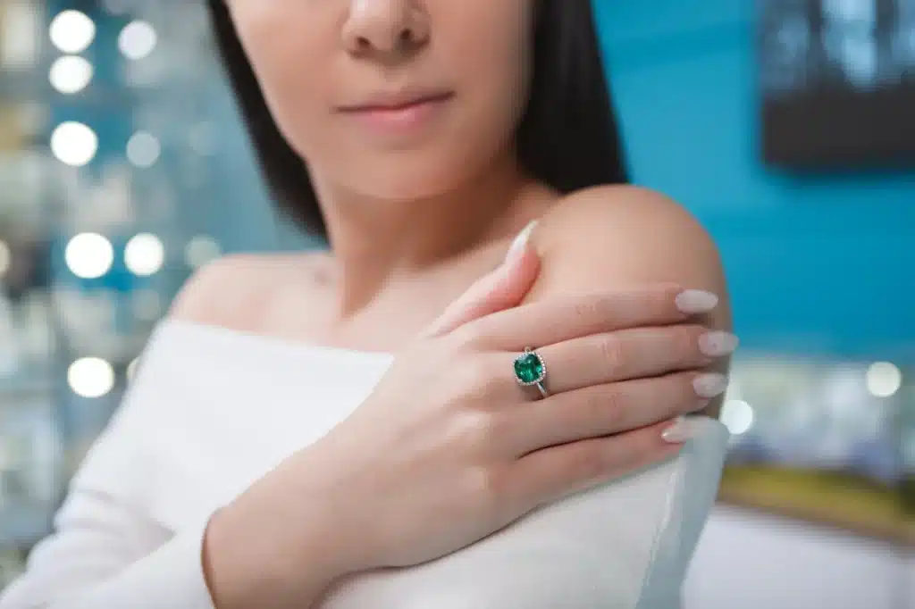 wedding-ring-emerald