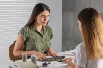 Professional Tarot Reader: Why You Should Choose One